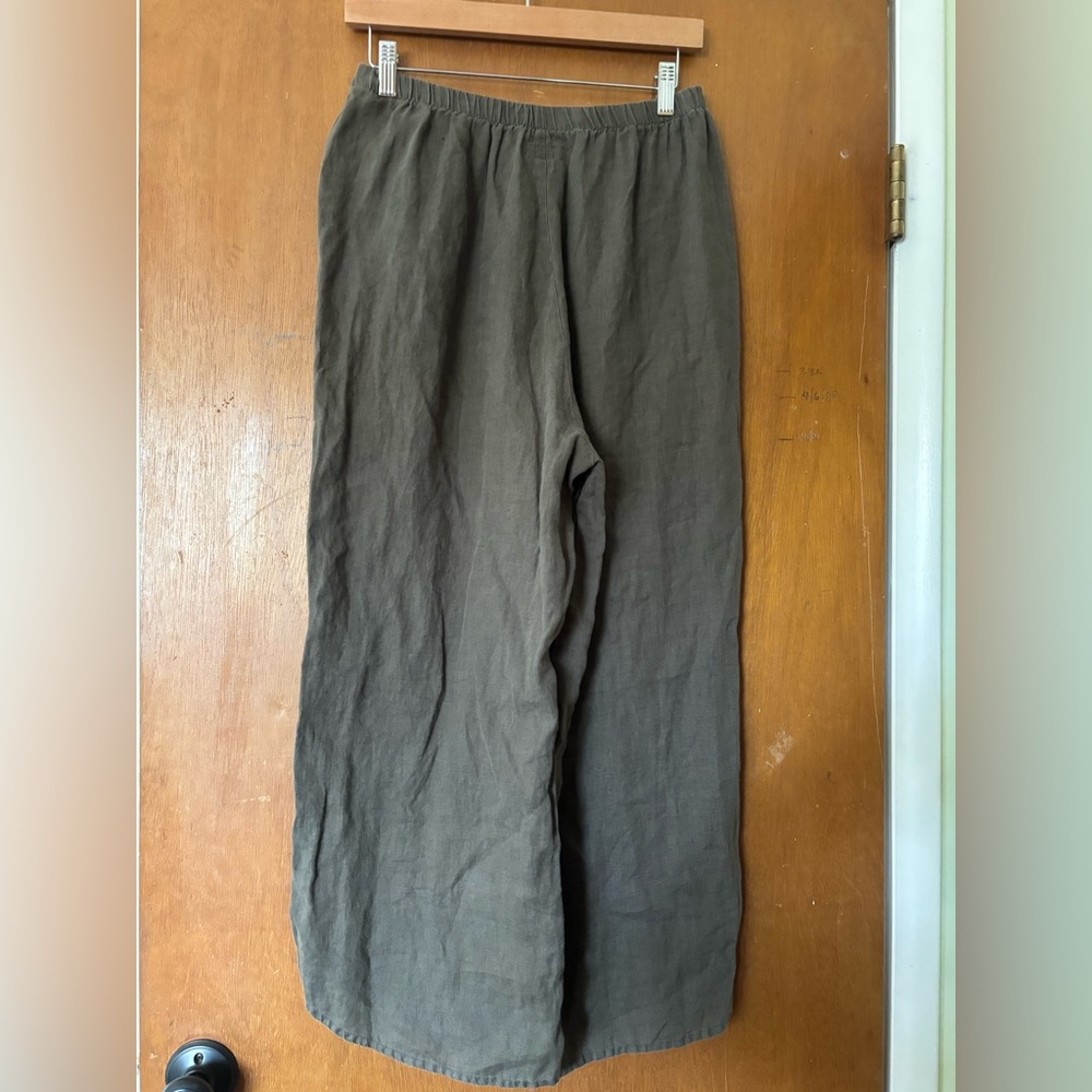 FLAX airy floods in olive
